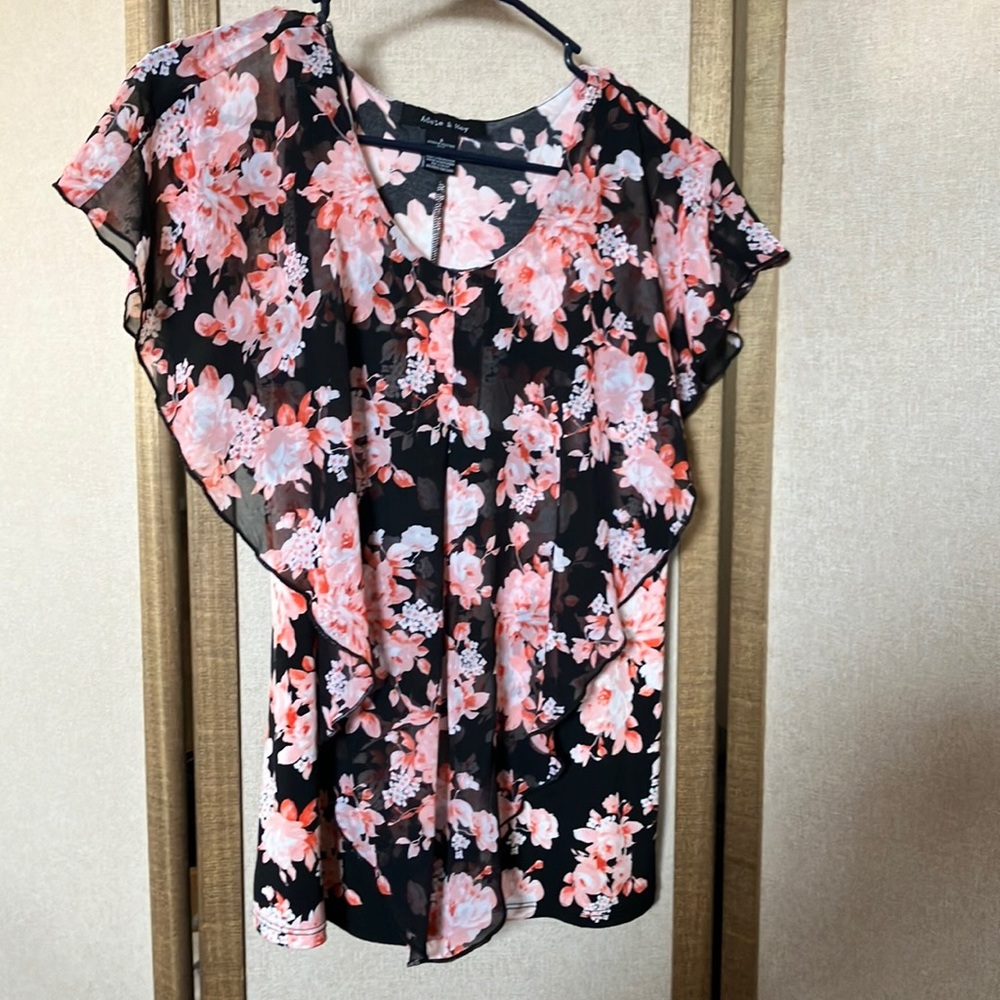 FINAL MARKDOWN Adele & may Pink and White Ruffled Cap Sleeve Blouse small